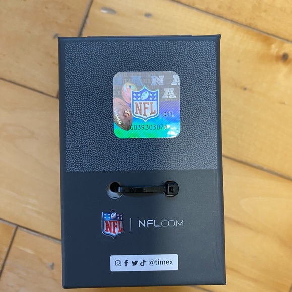 NFL chicago bears woman’s watch - Picture 2 of 2